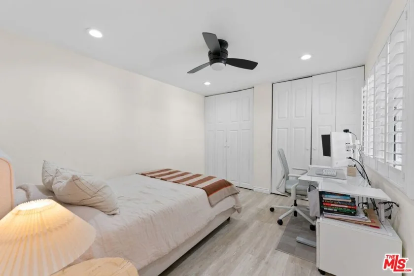 5515 Canoga Avenue #220 photo 20