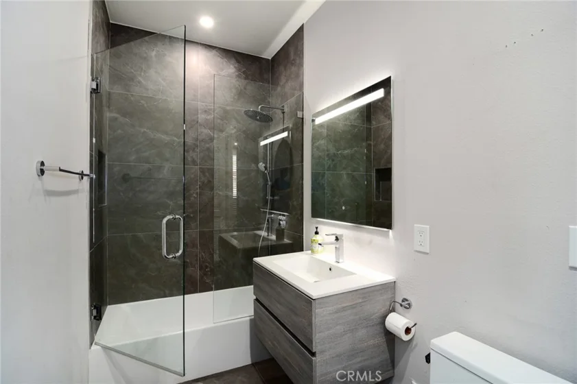 5216 Yarmouth Avenue #307 photo 14