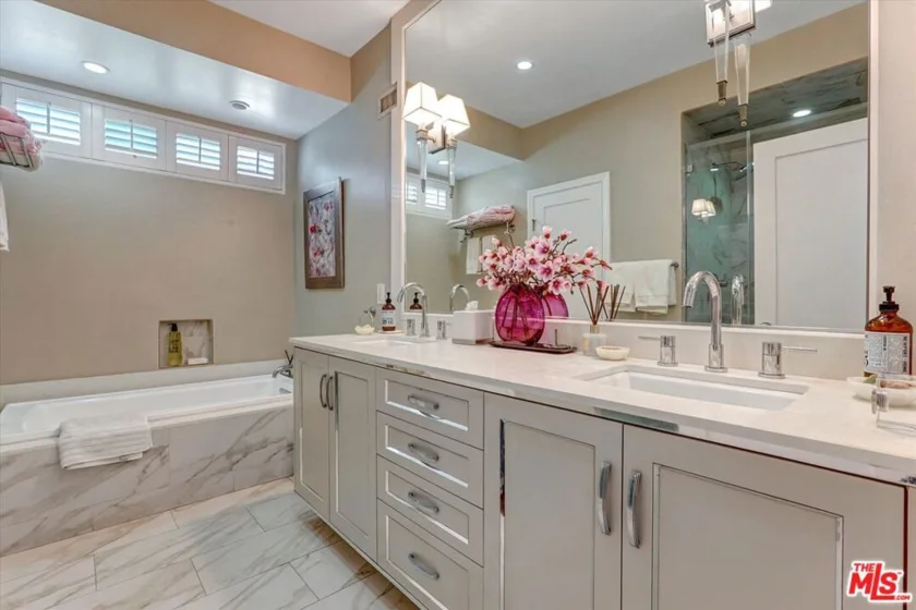 148 S Crescent Drive #101 photo 35