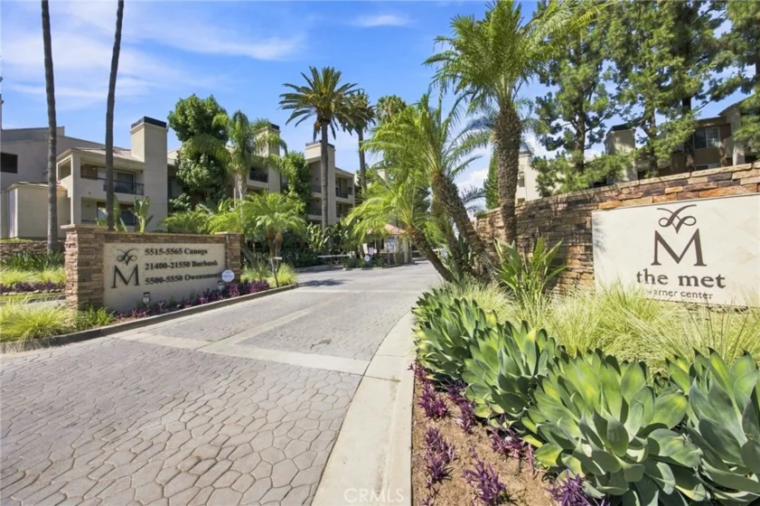 21400 Burbank #106 photo 18