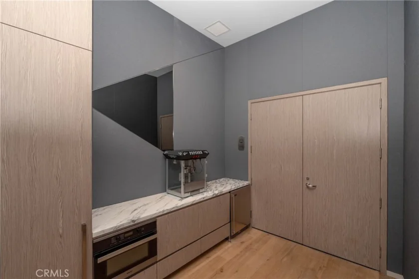 877 Francisco Street #819 photo 23