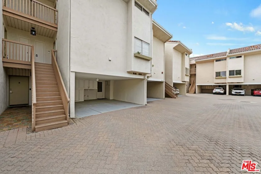 23908 De Ville Way #A photo 46