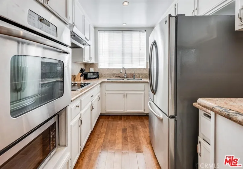 5429 Newcastle Avenue #313 photo 4