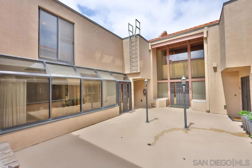 835 D Avenue #4 photo 33