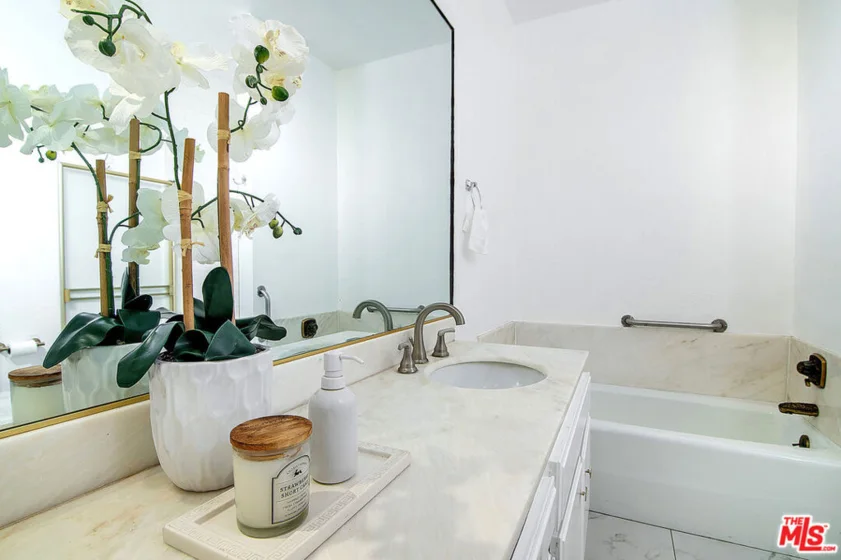 1101 Rexford Drive #302 photo 8
