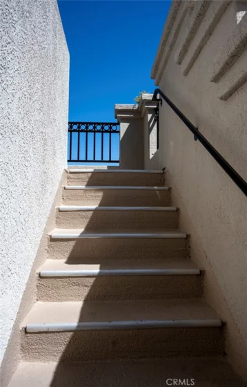 210 California Court photo 7