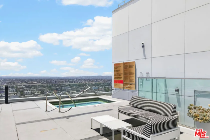 3810 Wilshire Boulevard #1108 photo 43