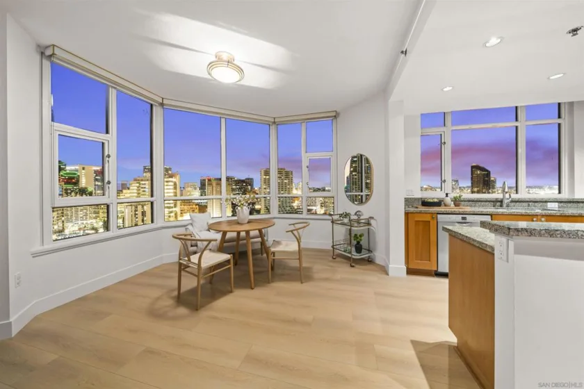 700 W Harbor #2501 photo 24
