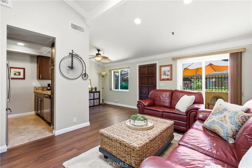 4722 Lakeview photo 1