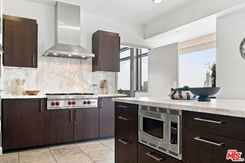 10800 Wilshire Boulevard #403 photo 16