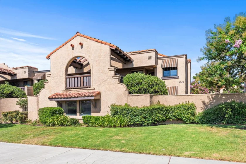 3043 N Brea Boulevard #38 photo 1