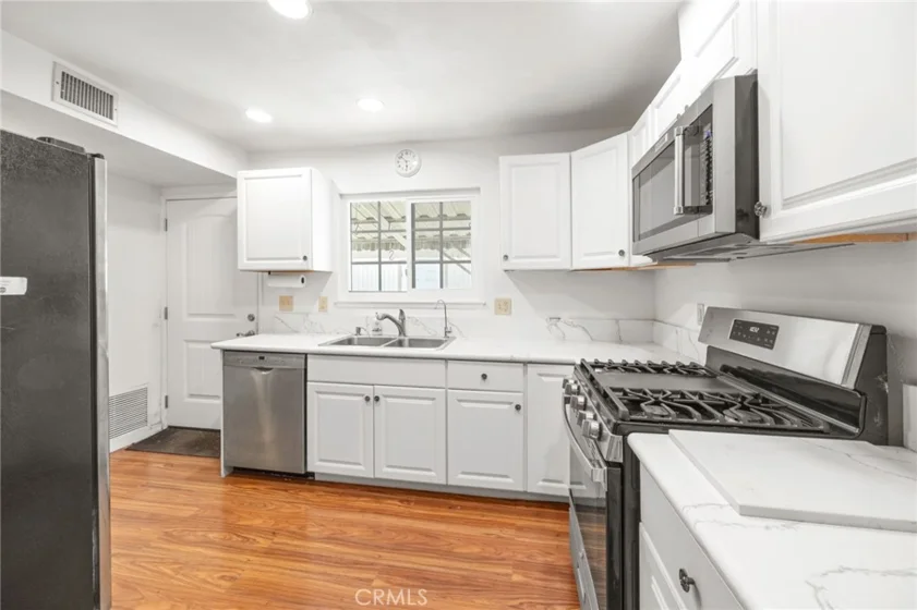 8174 Glengarry Green photo 10
