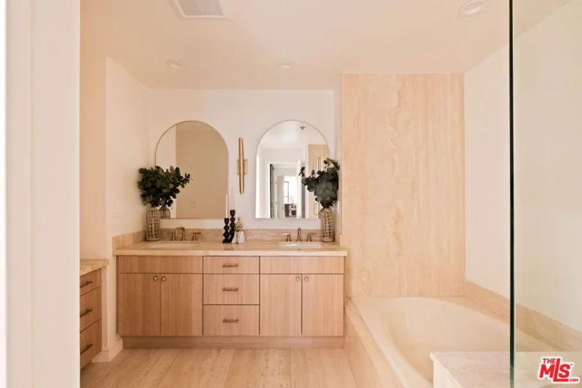10560 Wilshire Boulevard #404 photo 28