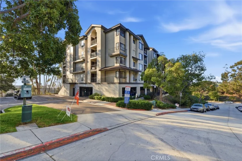 3980 Faircross Place #17 photo 1