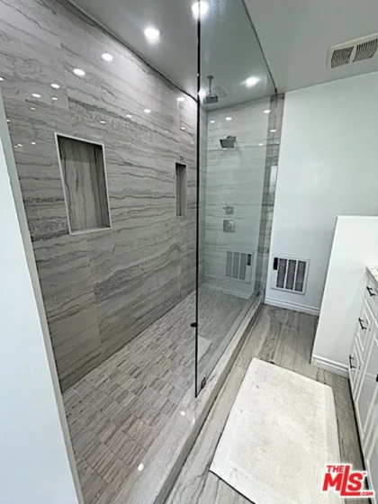 1015 N Kings Road #104 photo 31