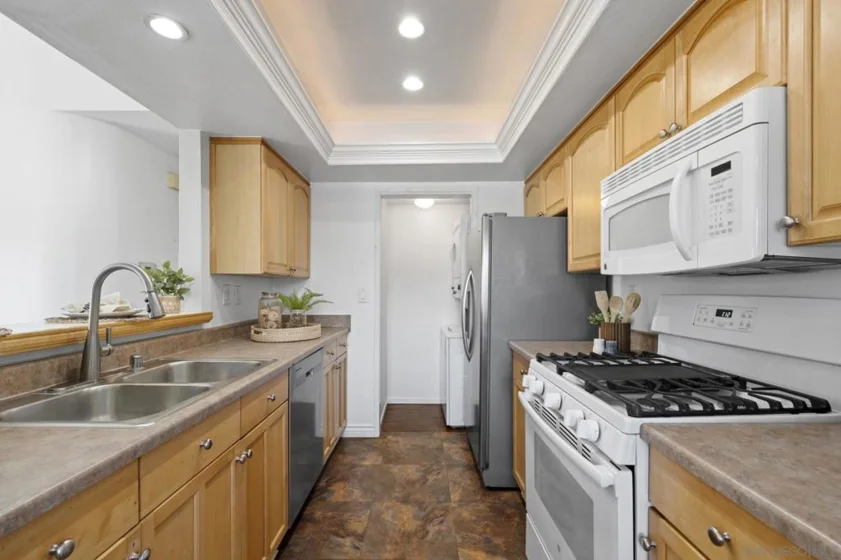 9409 Fairgrove Lane #204 photo 23