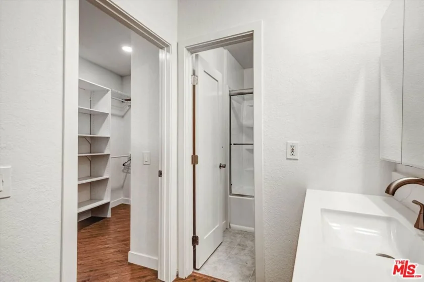 4506 Saugus Avenue #10 photo 6