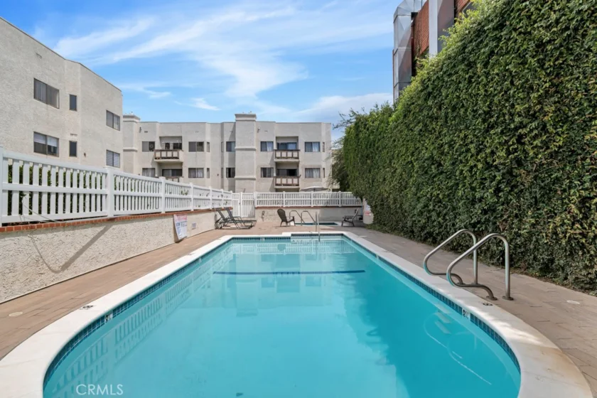 17914 Magnolia Boulevard #121 photo 29