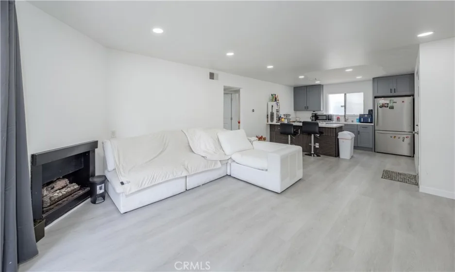 2803 S Fairview #C photo 1