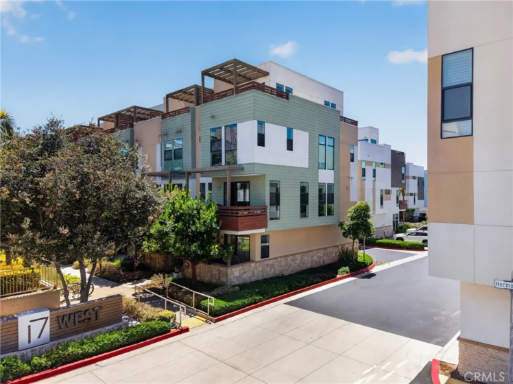 1687 Grand View photo 48