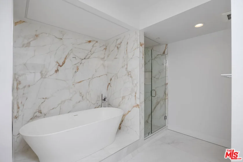 13600 Marina Pointe Drive #907 photo 16