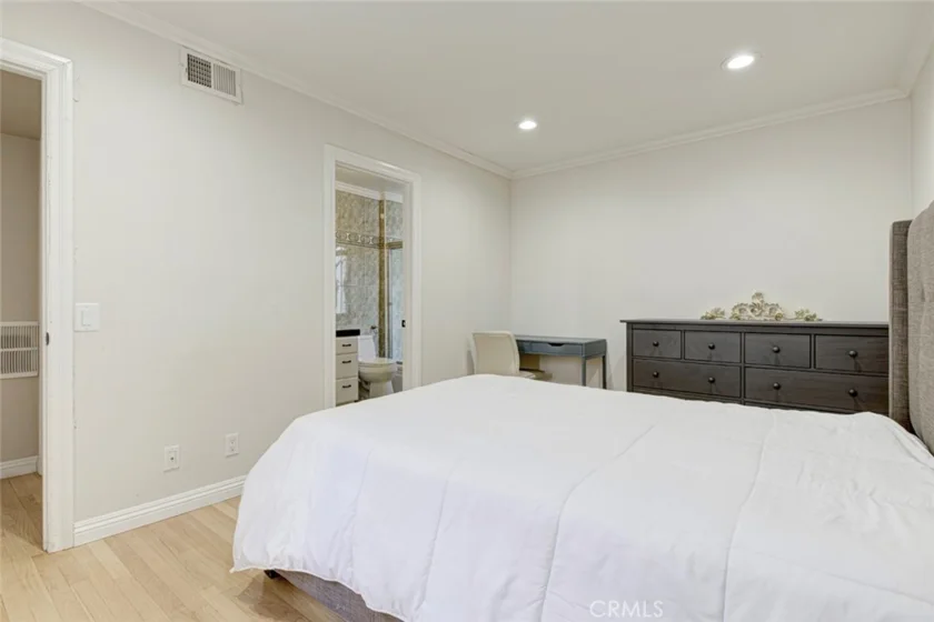 1349 N Columbus #16 photo 27