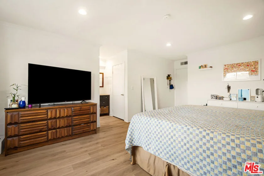 4658 Don Lorenzo Drive #E photo 9