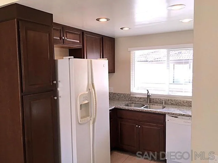 9821 Caspi Gardens #8 photo 4