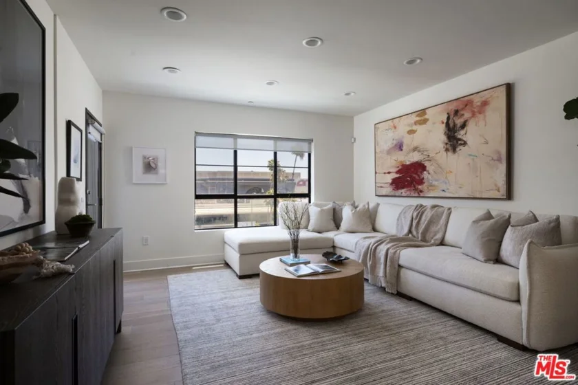 10269 Santa Monica Boulevard photo 25