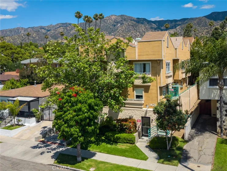 1421 5th Street #1 photo 1