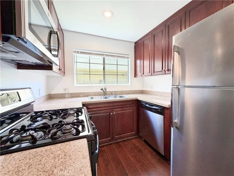 21500 Burbank #328 photo 16