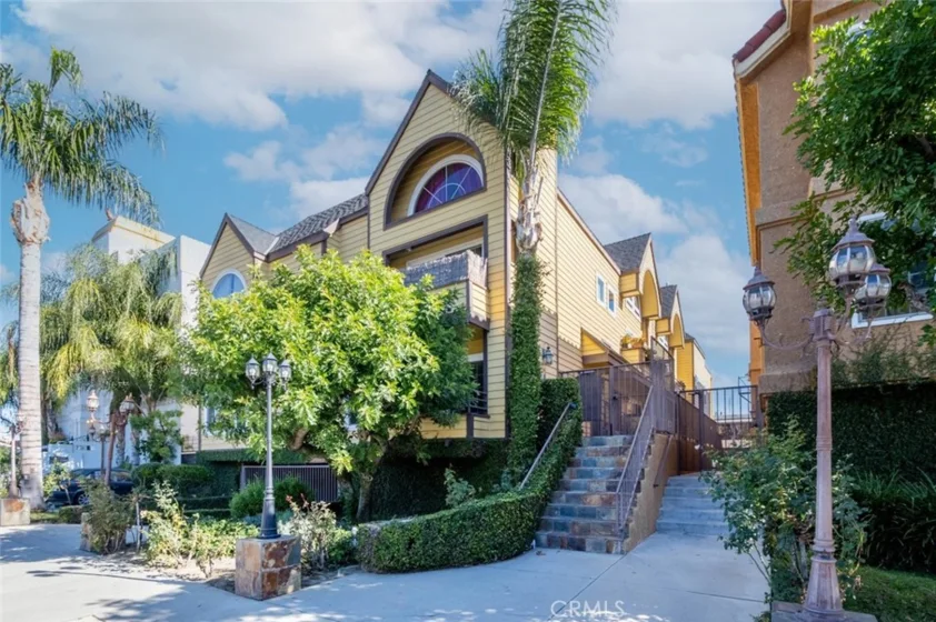5110 Tujunga Avenue #2 photo 1