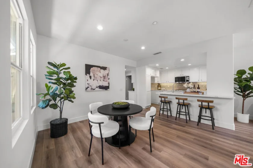 270 Lockford photo 5