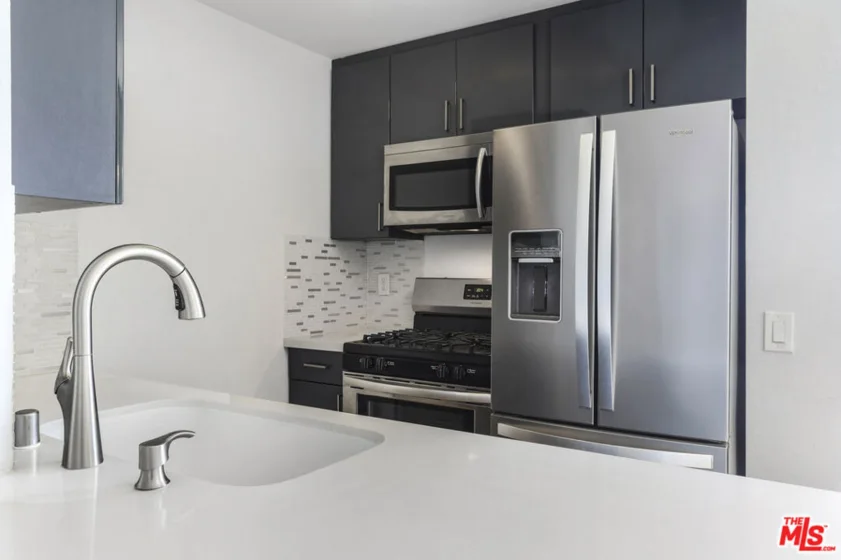 7320 Hawthorn Avenue #319 photo 22