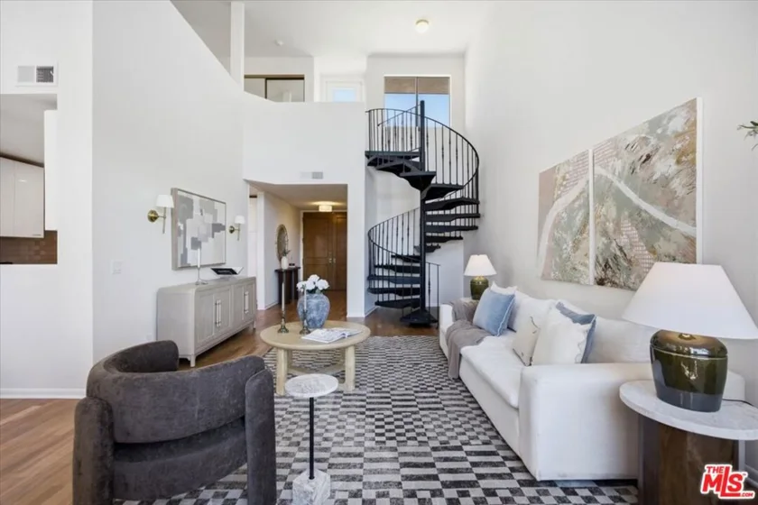 1271 Granville Avenue #402 photo 6