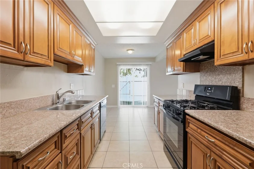 12246 Carnation #A photo 3