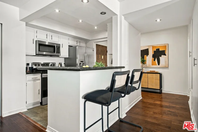 1215 N Olive Drive #306 photo 7