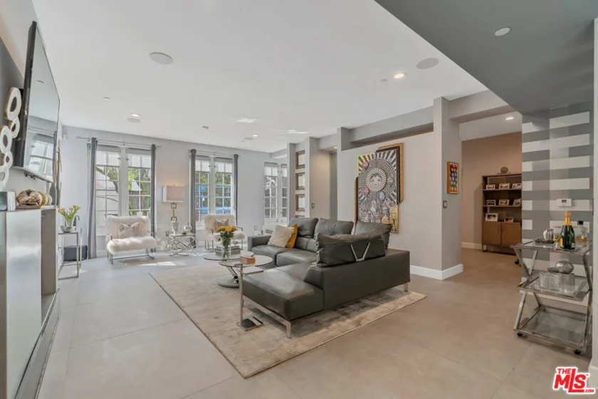 1250 N Harper Avenue #302 photo 35