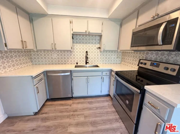 7300 Corbin Avenue #M photo 6