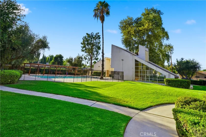 7651 Reseda photo 10