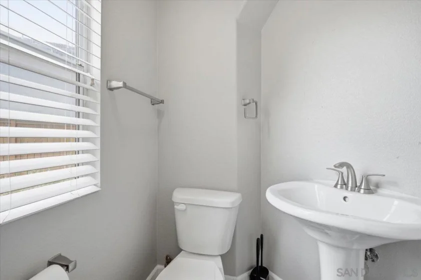 37200 Moonbeam photo 26