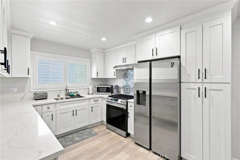5354 Lindley Avenue #209 photo 18