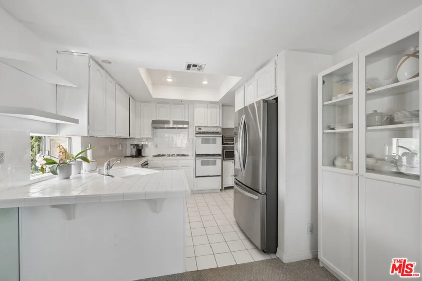 5224 Zelzah Avenue #209 photo 6