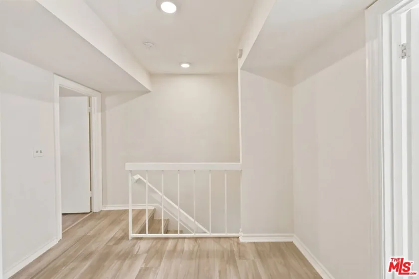 14937 Sherman Way #2 photo 30