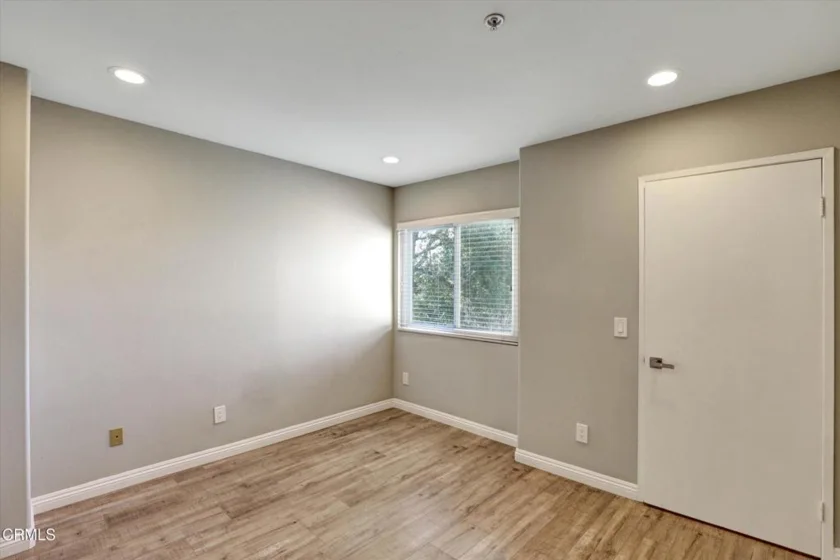 719 E Tujunga #D photo 24