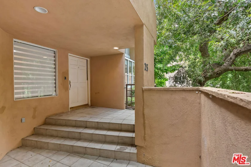 18730 Hatteras Street #25 photo 34