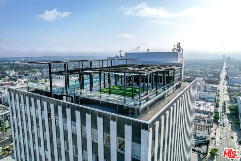 3810 Wilshire Boulevard #1801 photo 62
