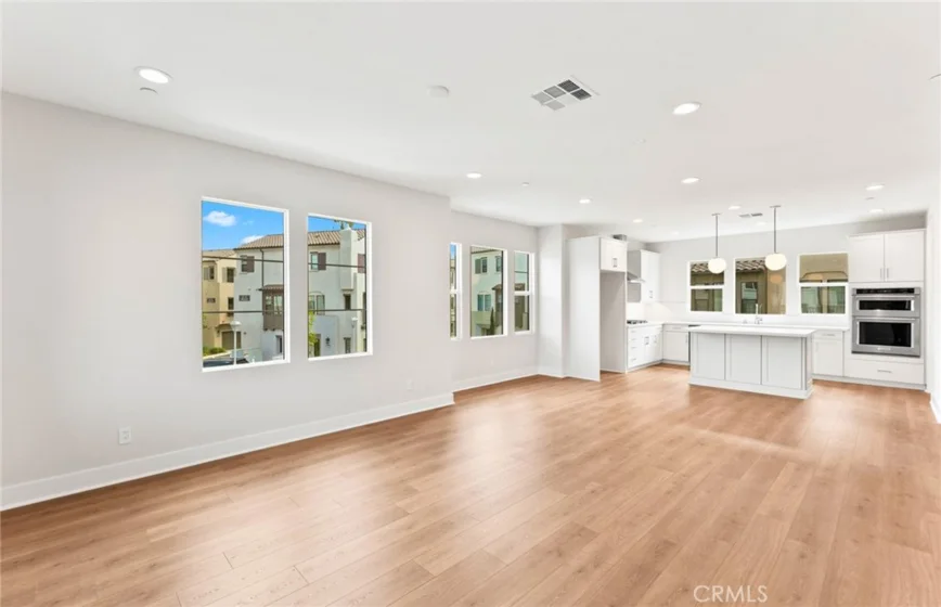 100 Pickwick Lane photo 5