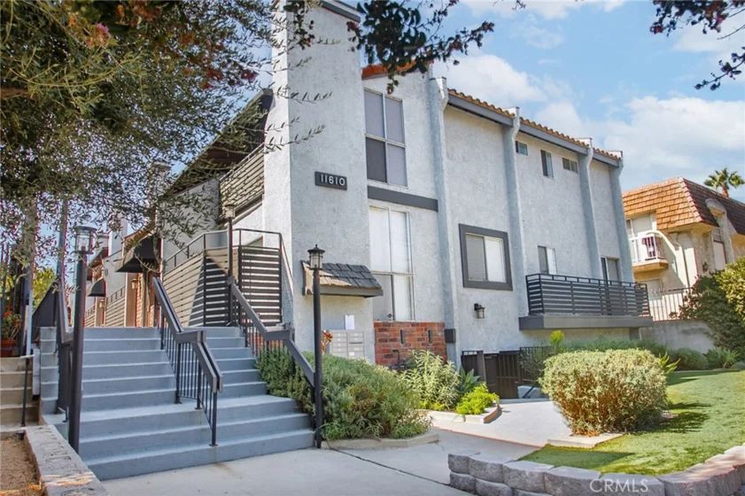 11610 Moorpark Street #3 photo 1