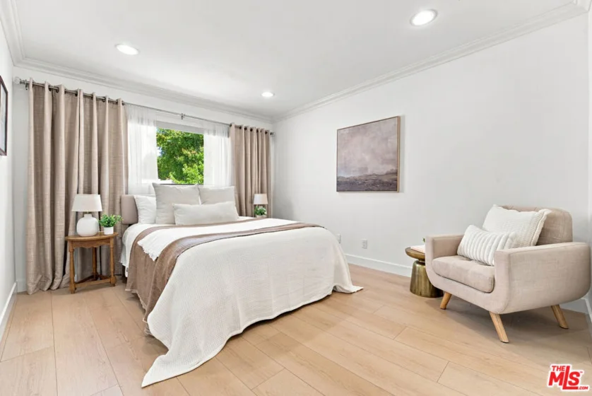 5243 Yarmouth Avenue #31 photo 32